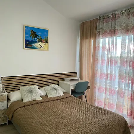 Apartment Ocean And Golf Views-steps From The Sea *