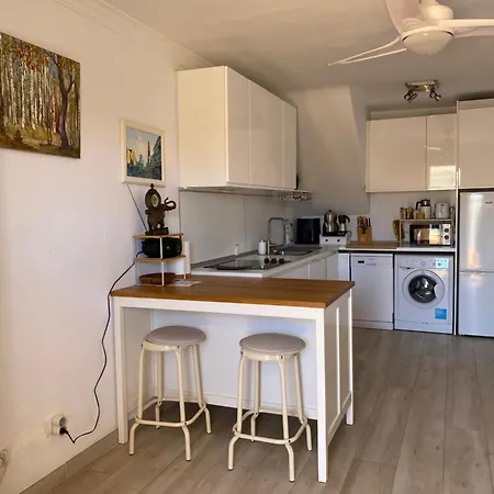 Apartment Ocean And Golf Views-steps From The Sea *